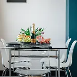Modern Loft With Airhokey In City Centre
