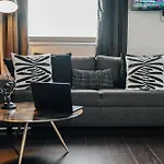 Modern Loft With Airhokey In City Centre