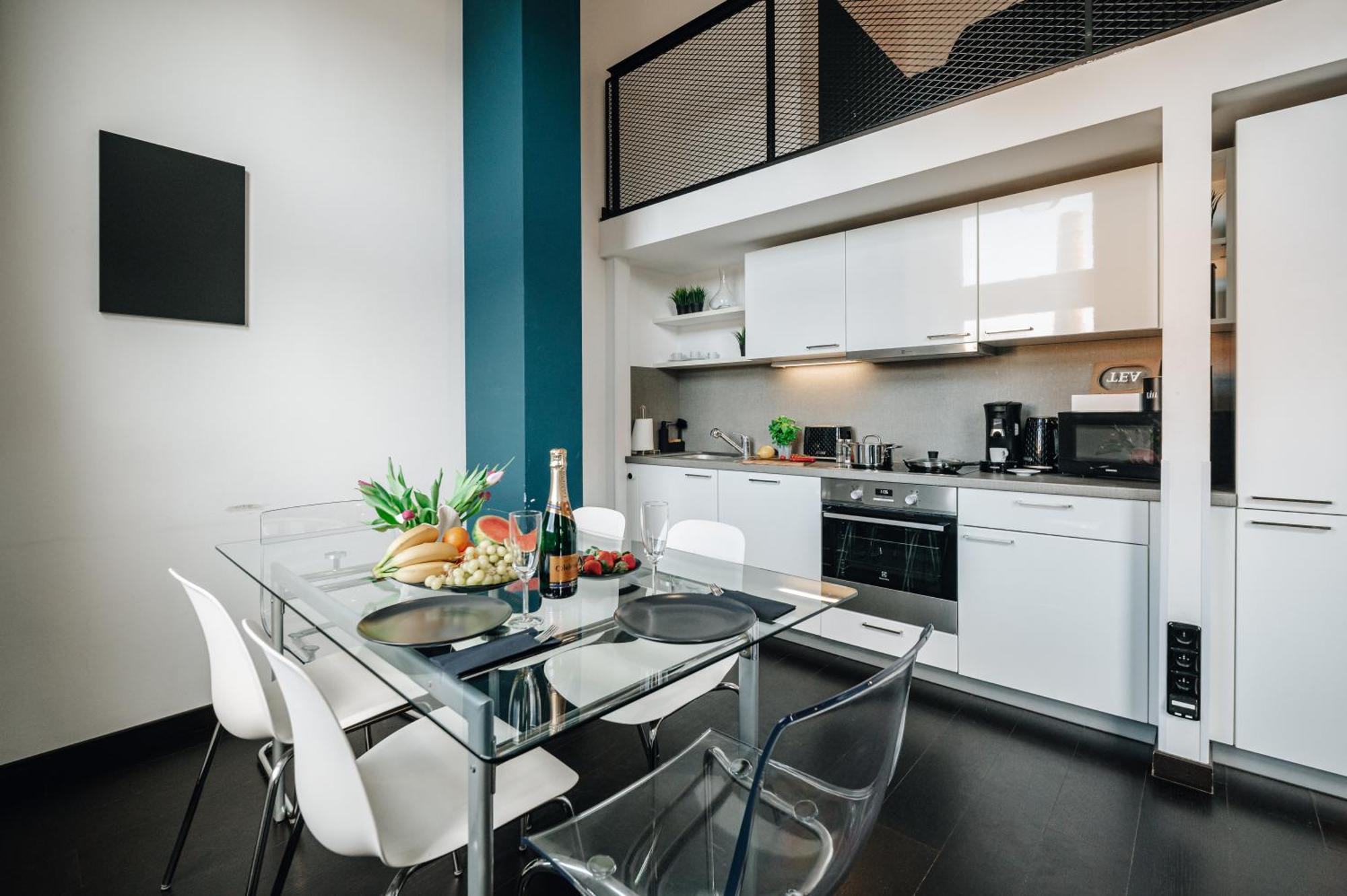 Modern Loft With Airhokey In Centre Apartment *